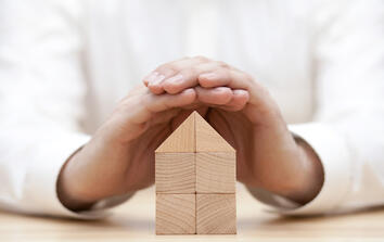 передавать кулак